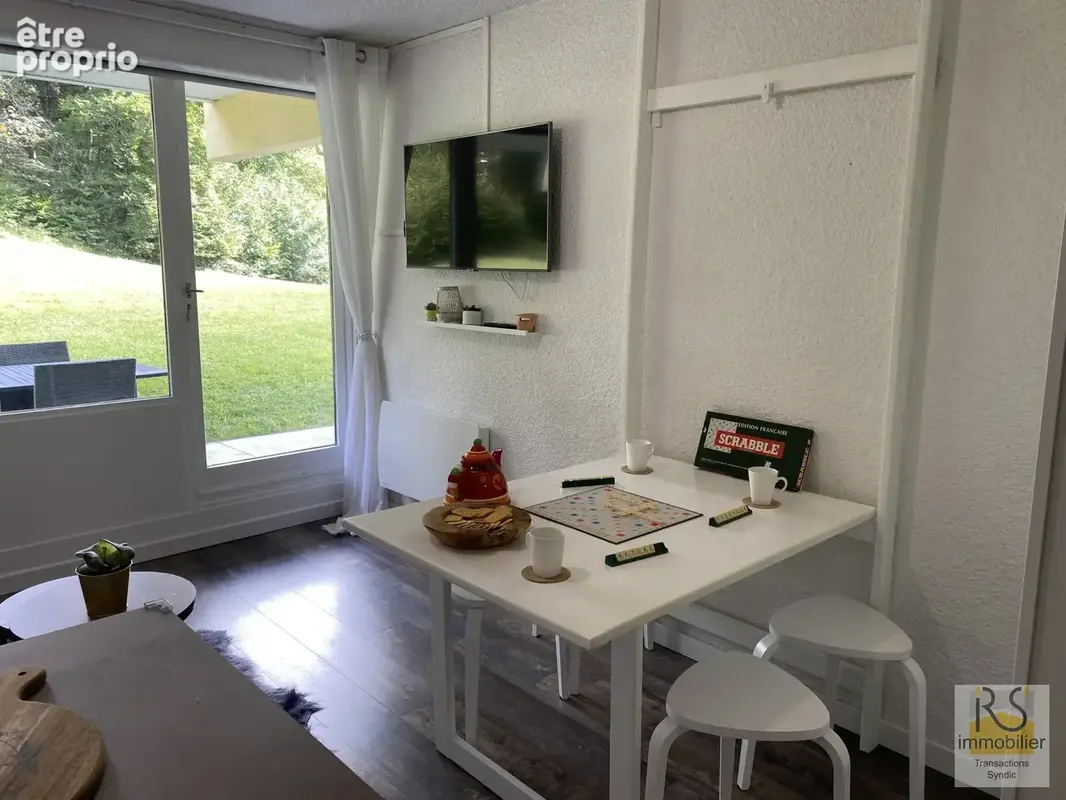 studio-les-carroz-salle-a-manger