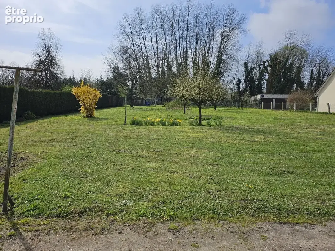 Terrain à bâtir de 1049 m² à CARLEPONT (60) - photo 1