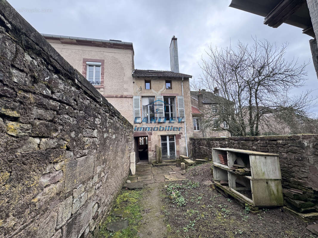 Appartement à LUXEUIL-LES-BAINS