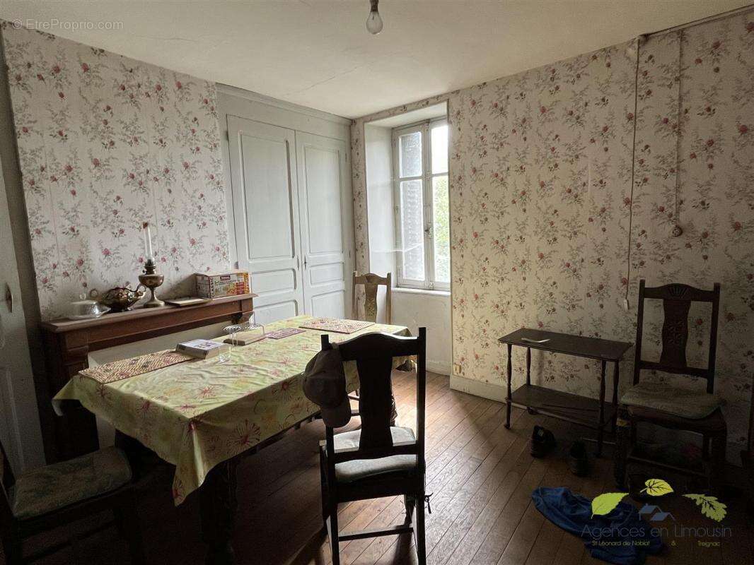 Maison à SAUVIAT-SUR-VIGE