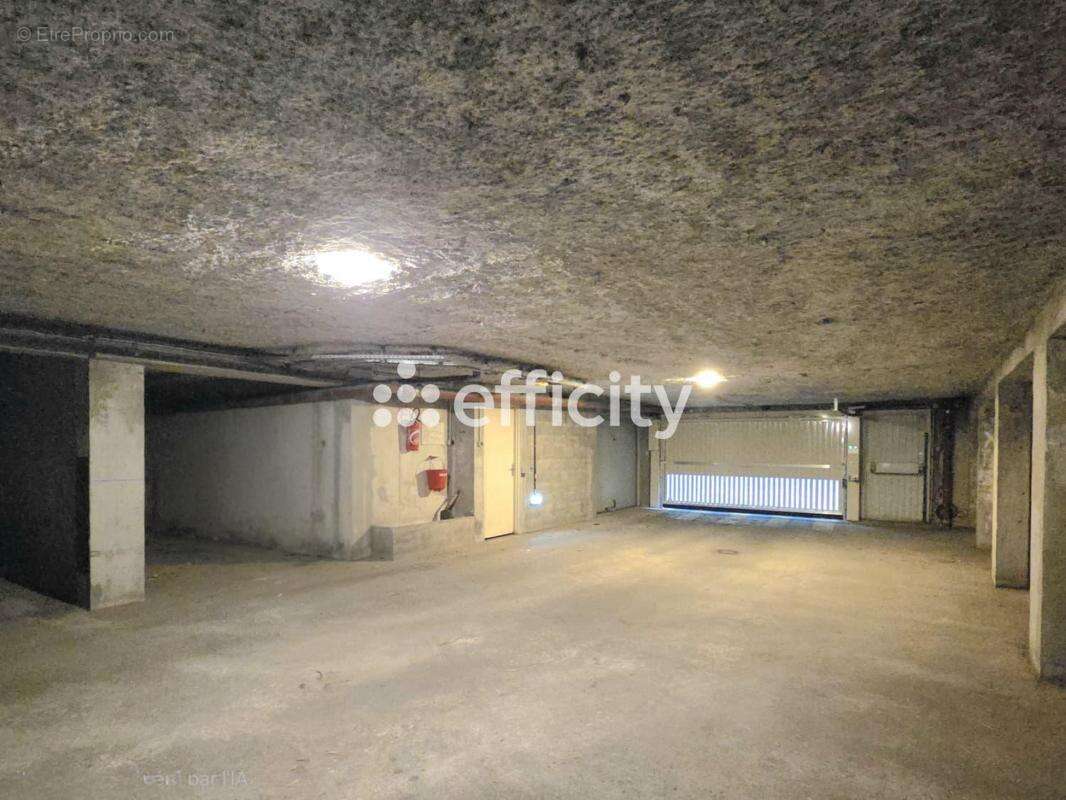Parking à MARSEILLE-9E