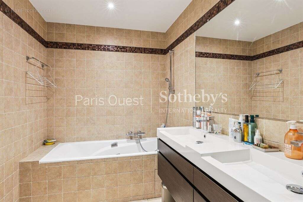 Appartement à NEUILLY-SUR-SEINE