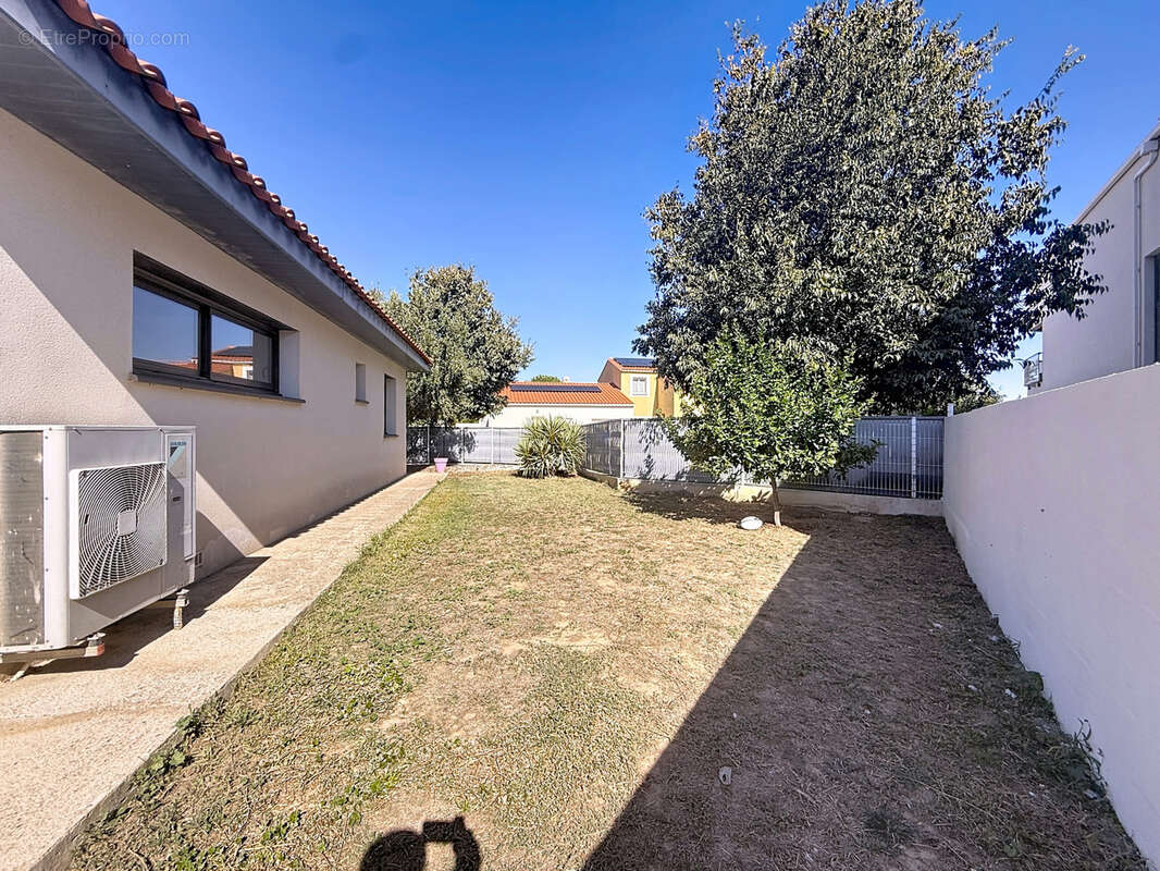 Maison à PEZILLA-LA-RIVIERE