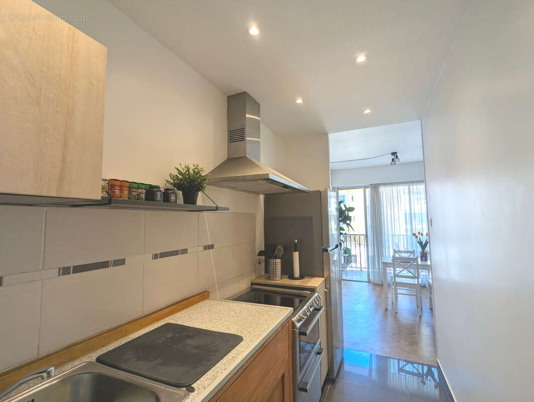 Appartement à vendre 3 pièces GRENOBLE (38) - Bel appartement de 54 m² avec cave et garage, au centre de Grenoble - photo 8