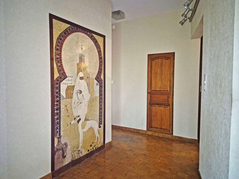 A vendre CRAYSSAC (46) Maison familiale 8 pièces de 200m² habitables - 5 chambres - 2 Vérandas - Terrain de 8000 m² - photo 10
