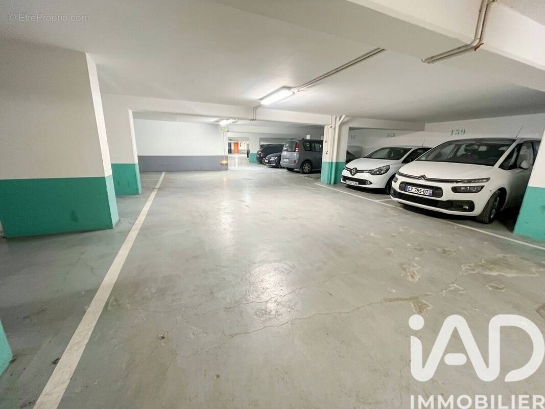 Photo 1 - Parking à PARIS-13E