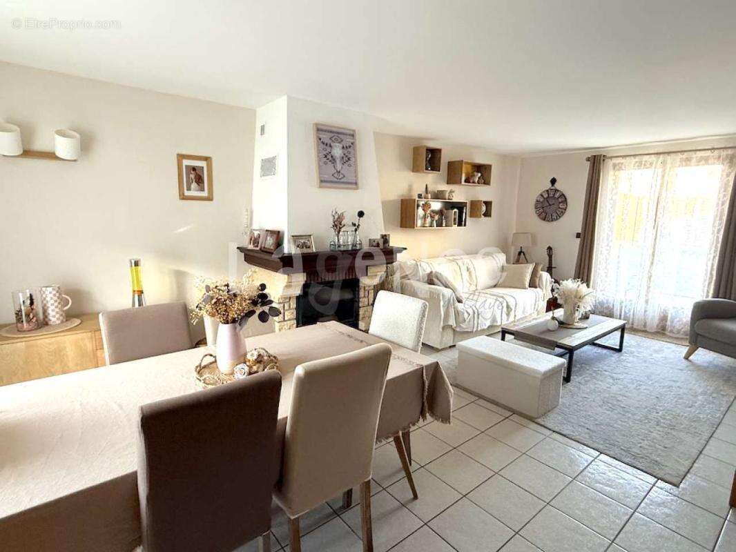 Maison à CLAYE-SOUILLY