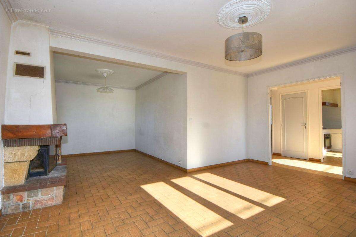 Maison  5 chambres  sur 1200 m2 à 8 mn des plages - photo 5
