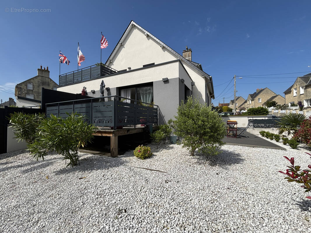 Maison à PORT-EN-BESSIN-HUPPAIN