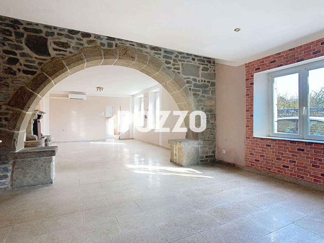 Maison à PLEINE-FOUGERES