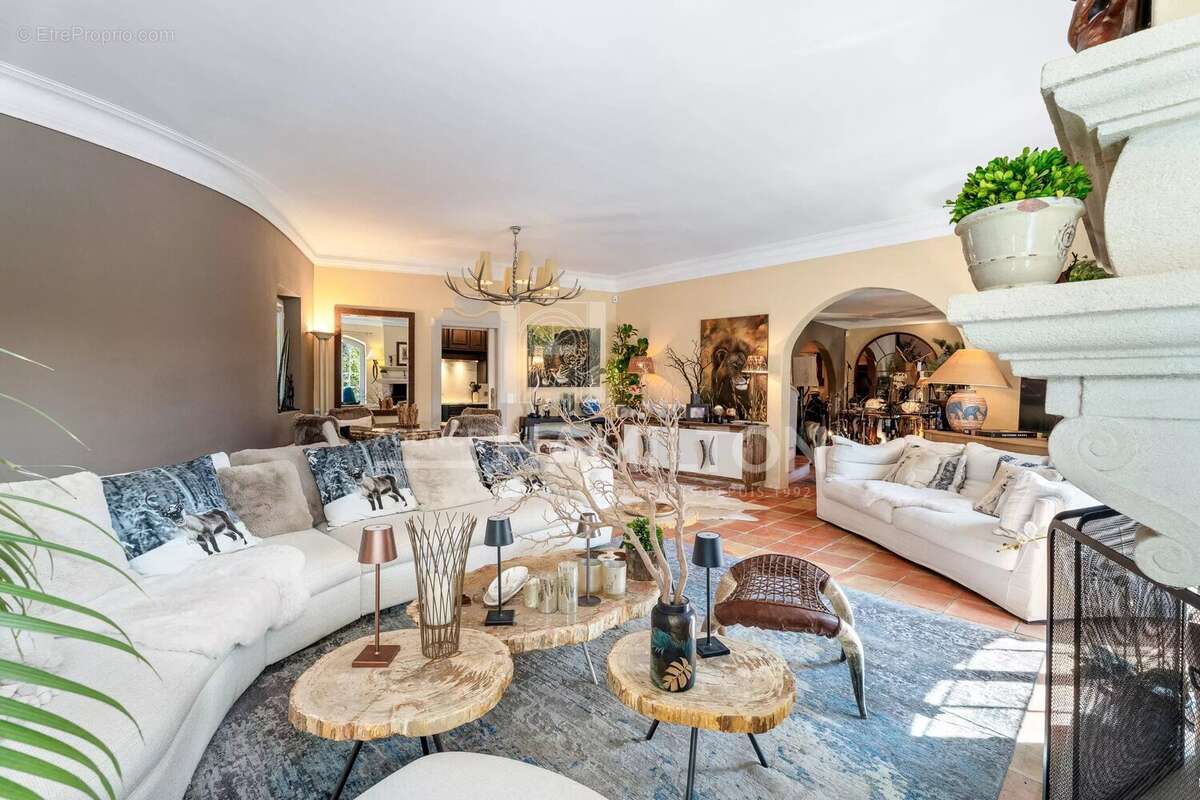 Maison à ROQUEFORT-LES-PINS