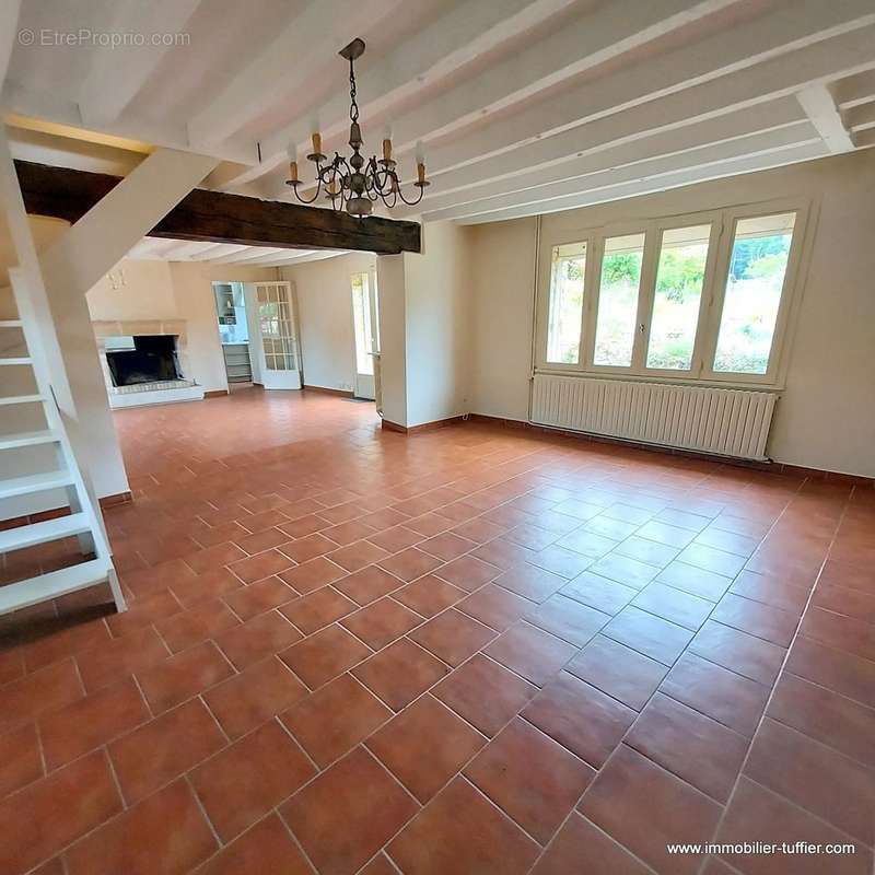 Maison à NEUVILLE-SUR-SARTHE