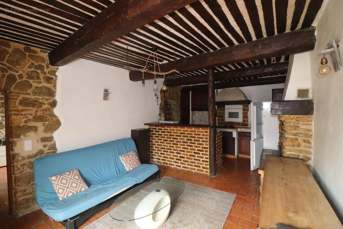 Appartement à CONTES