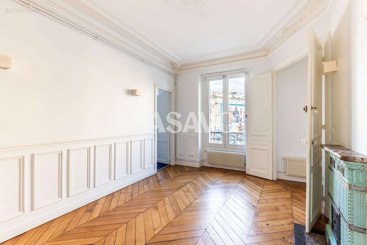 Appartement à PARIS-1E