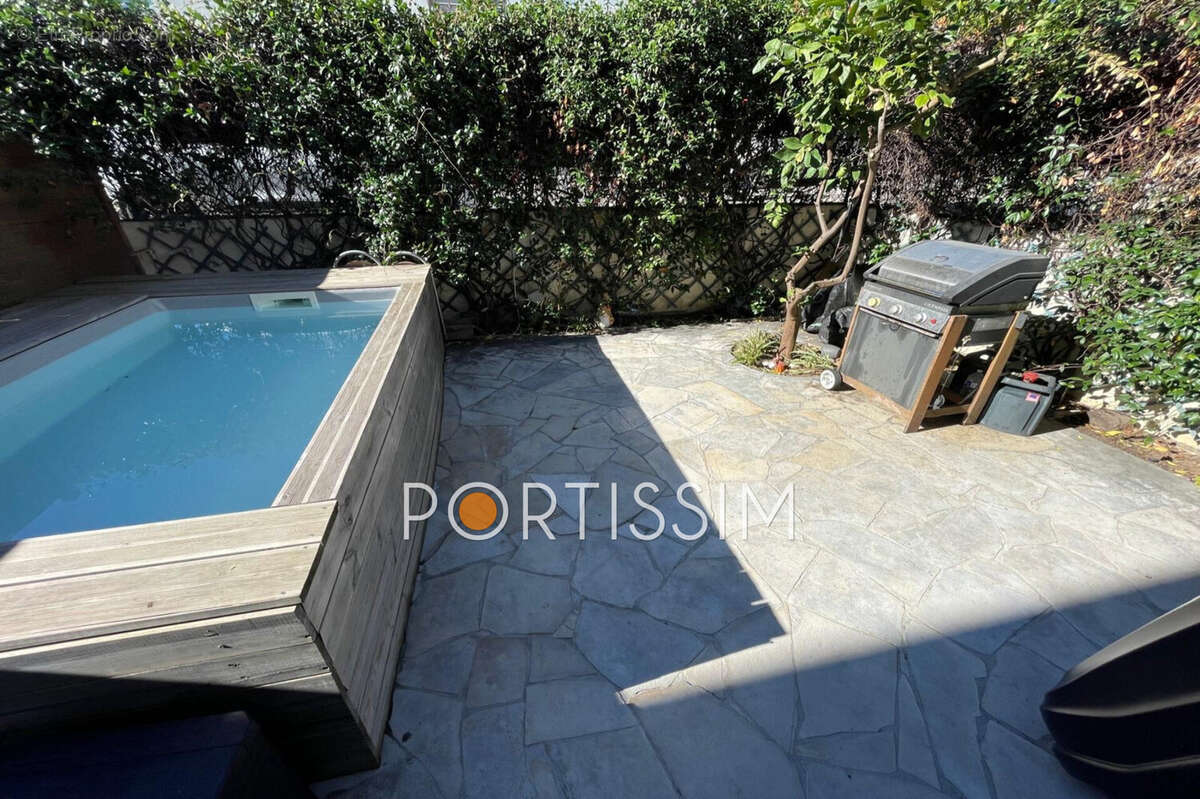 Appartement à SAINT-LAURENT-DU-VAR