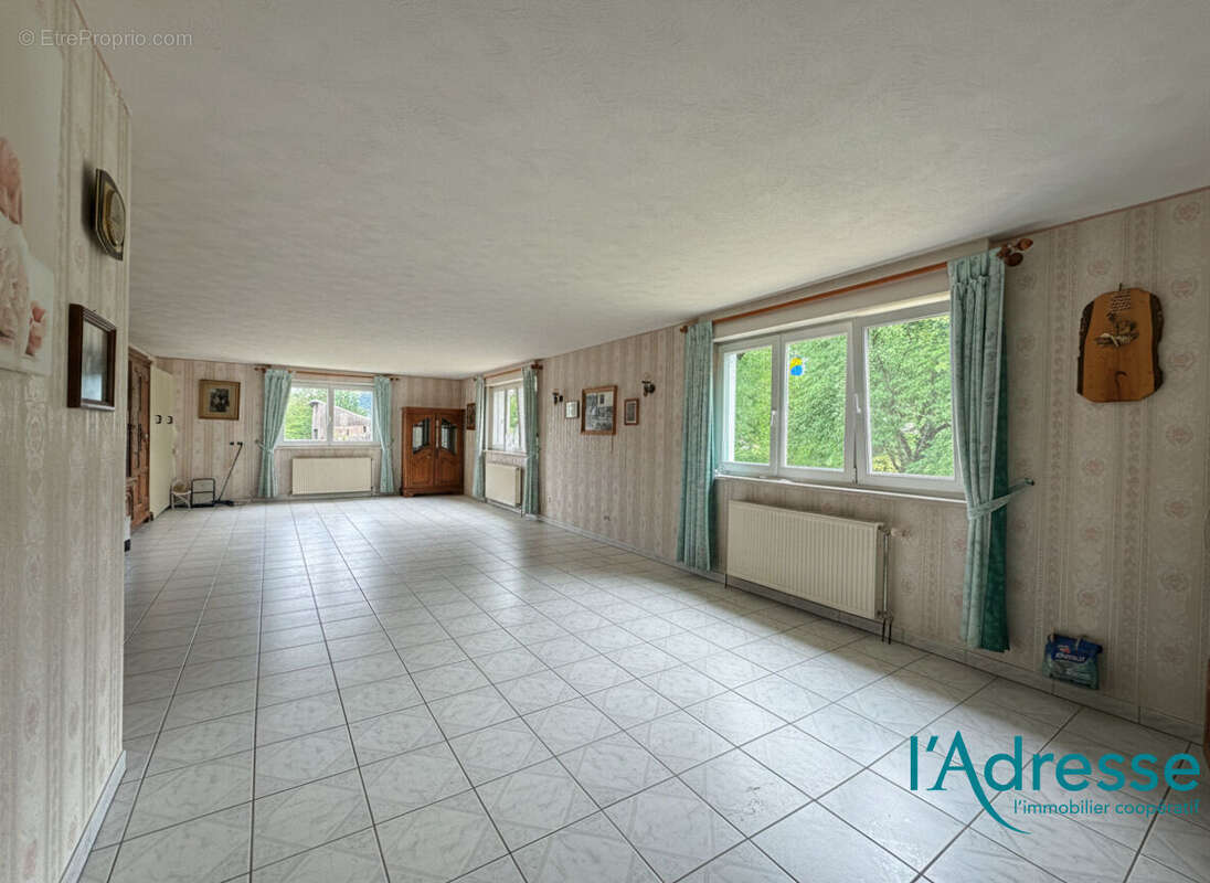 Maison familiale - 6 pièces - environ 733m² de terrain - photo 8