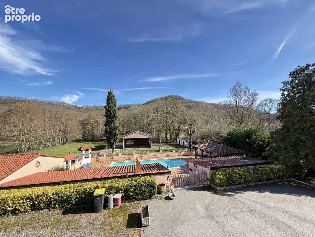 Bajamont - belle villa de construction traditionnelle avec dependances - piscine et parc - photo 2
