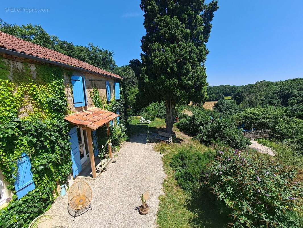 Maison à VIC-FEZENSAC