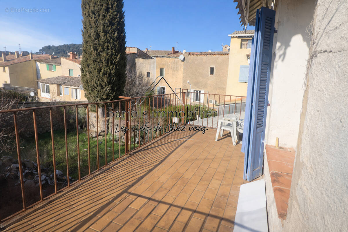 Appartement à VARAGES