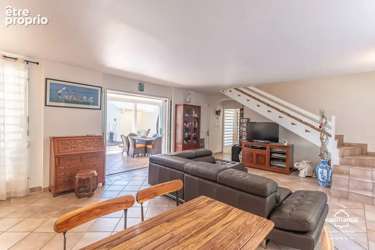 Saint-Gilles-les-Bains – Villa F7 rénovée avec piscine & spa - photo 4
