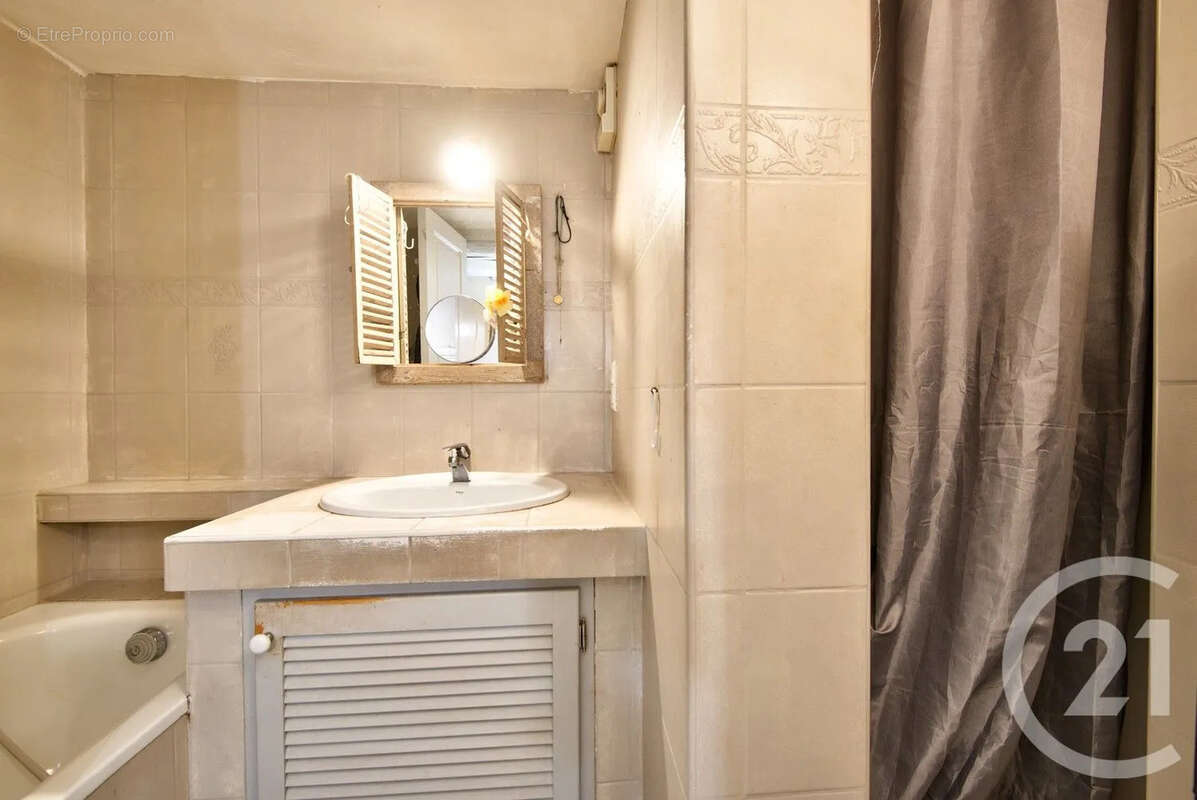 Appartement à LA COLLE-SUR-LOUP