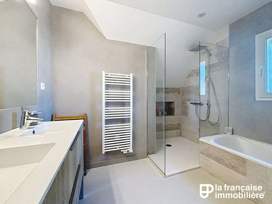 Maison à CHASNE-SUR-ILLET