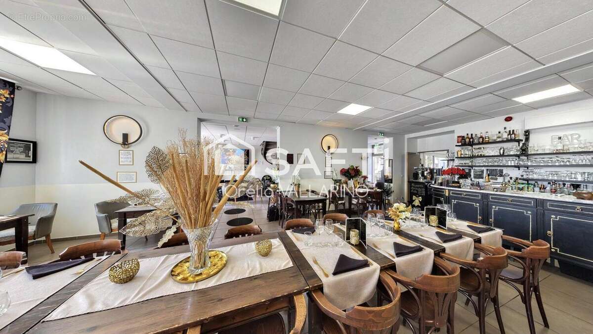 Commerce 293 m² à Saint-Dizant-Du-Gua  - photo 6