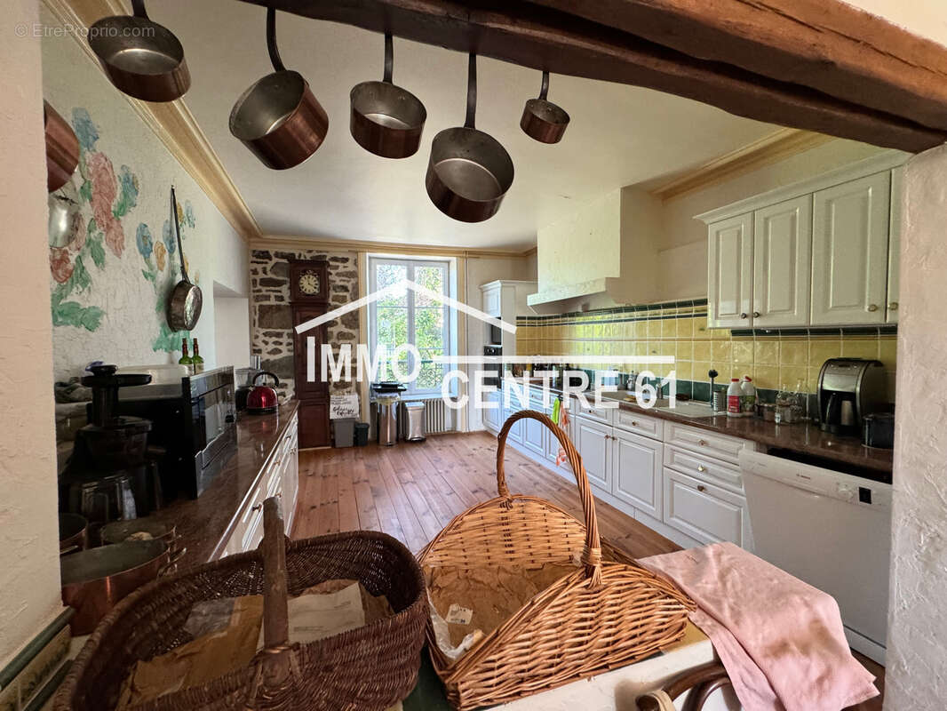 Maison à CARROUGES