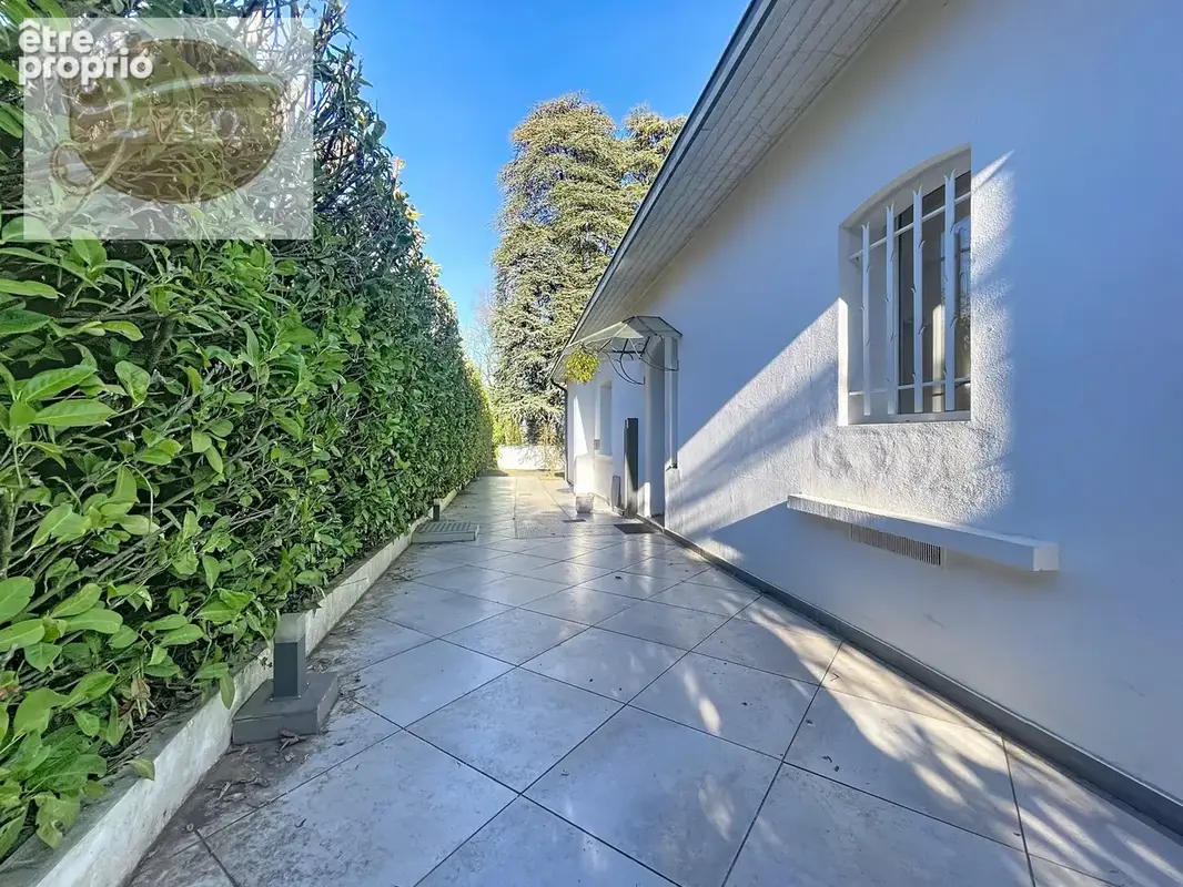 VILLA 7P+C 248m2 - photo 17