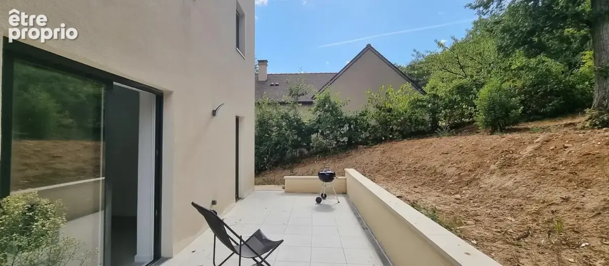 Maison neuve de 2025 avec 5 chambres, terrasse et vue dégagée - photo 12