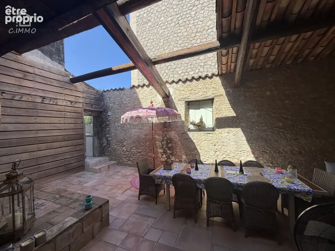 Grande maison vigneronne de 215 m2 de type 6 avec piscine, terrasse, patio et garage de 121 m2. - photo 3