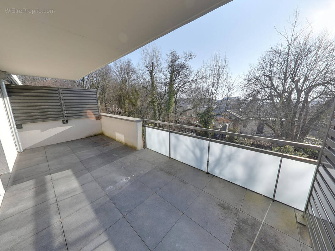 Appartement à MEYLAN