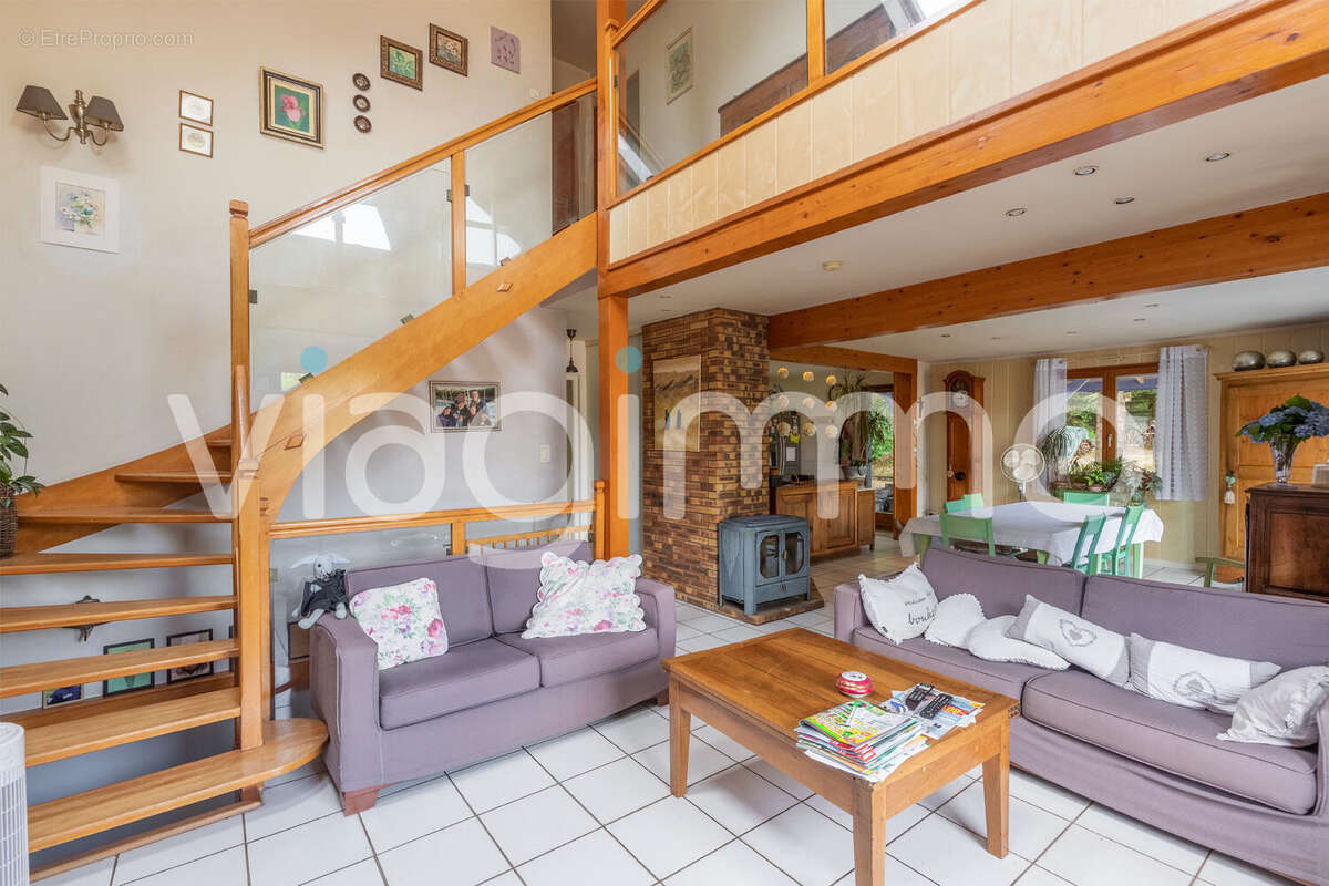 Superbe Chalet à DINOZE  dans un cadre de vie privilégié - photo 4