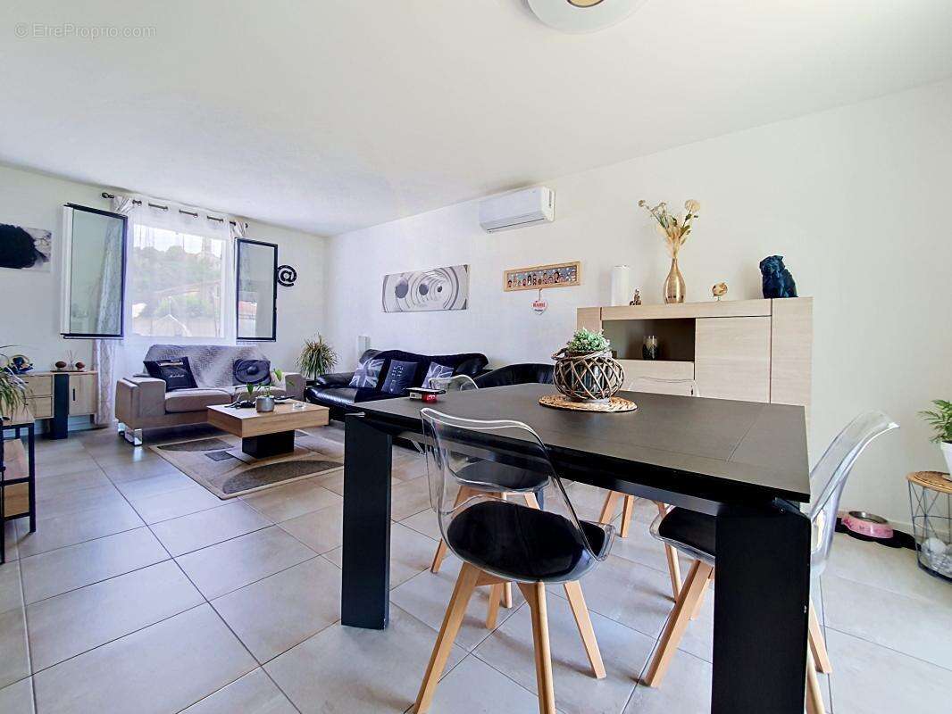 Maison - 3 Chambres - Buanderie - Garage - Sous-sol - Double Terrasse - Jardin - Au calme - photo 13