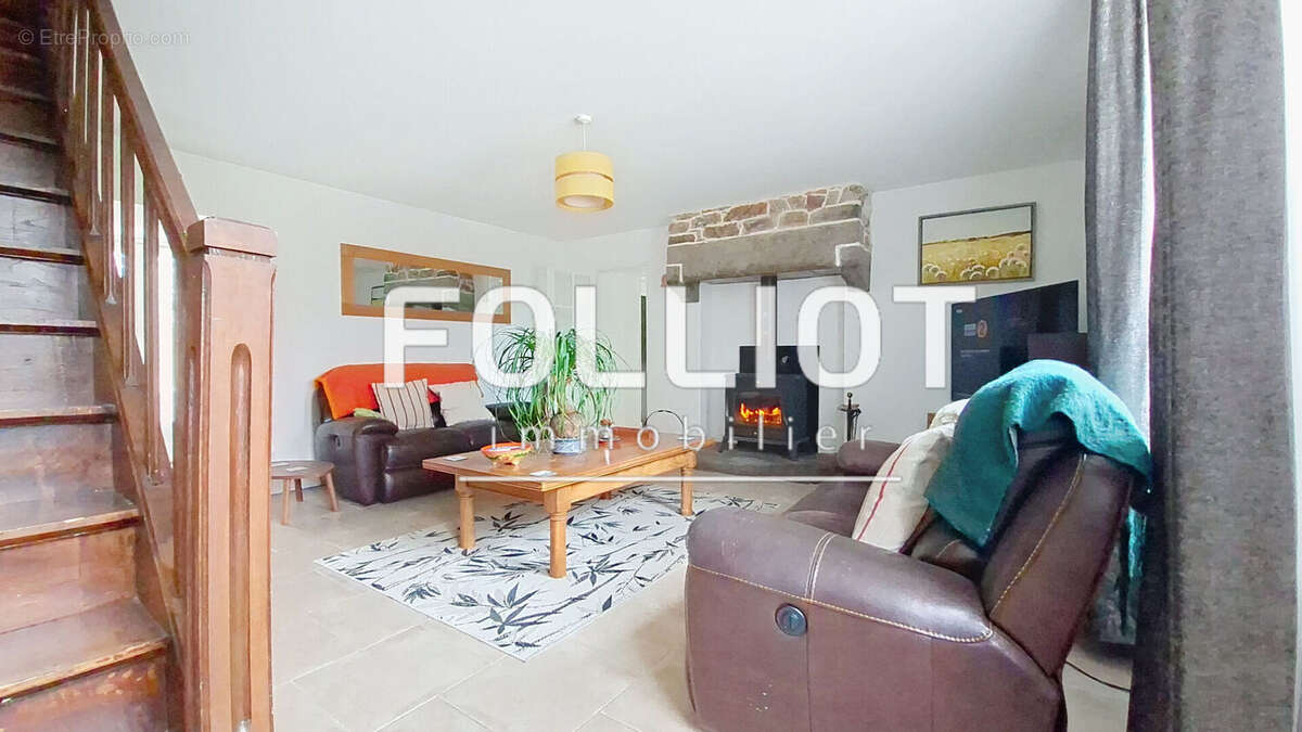 Maison à SAINT-GEORGES-DE-LIVOYE