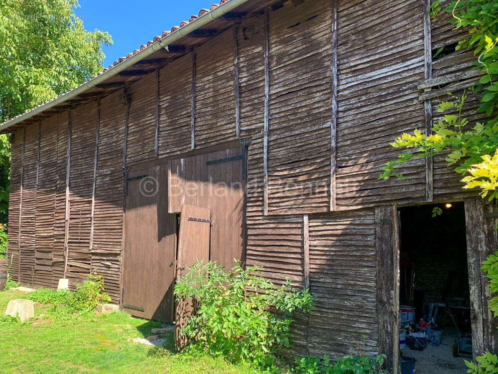Maison en pierres avec dépendances et grand terrain - Pretty - photo 16