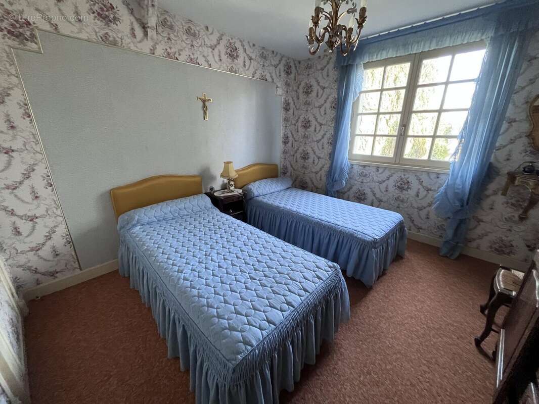 Chambre 4 - Maison à NEUVIC