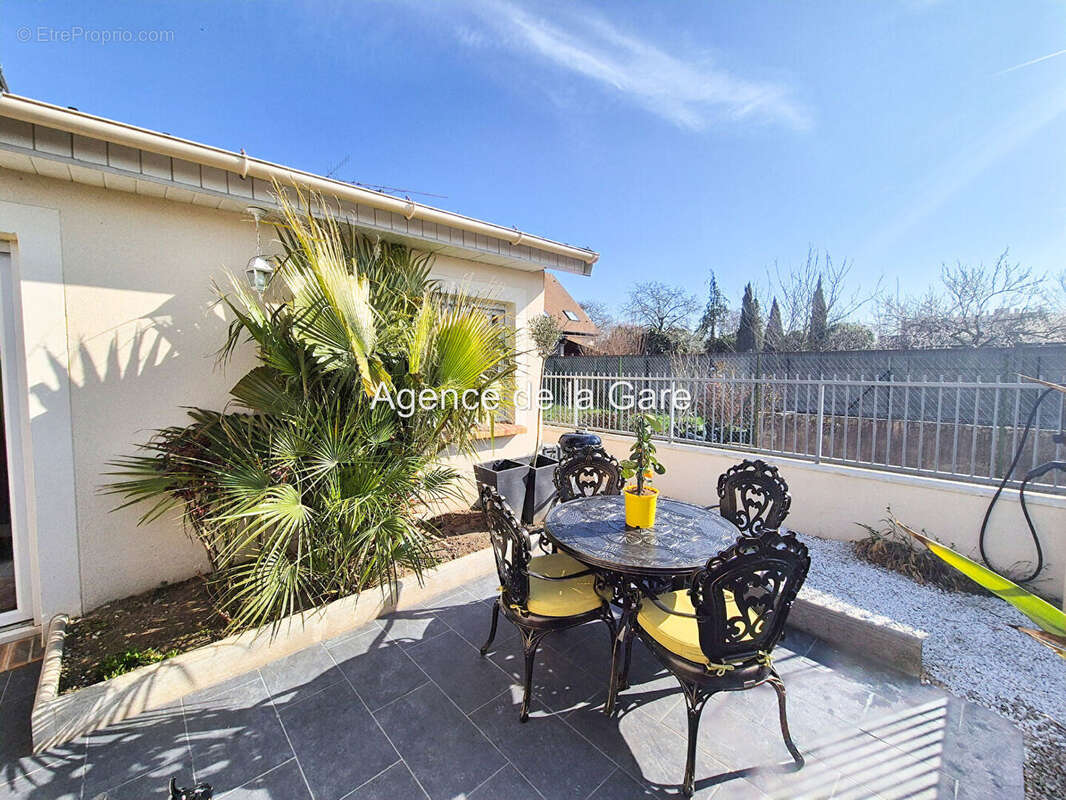 Maison à SARTROUVILLE