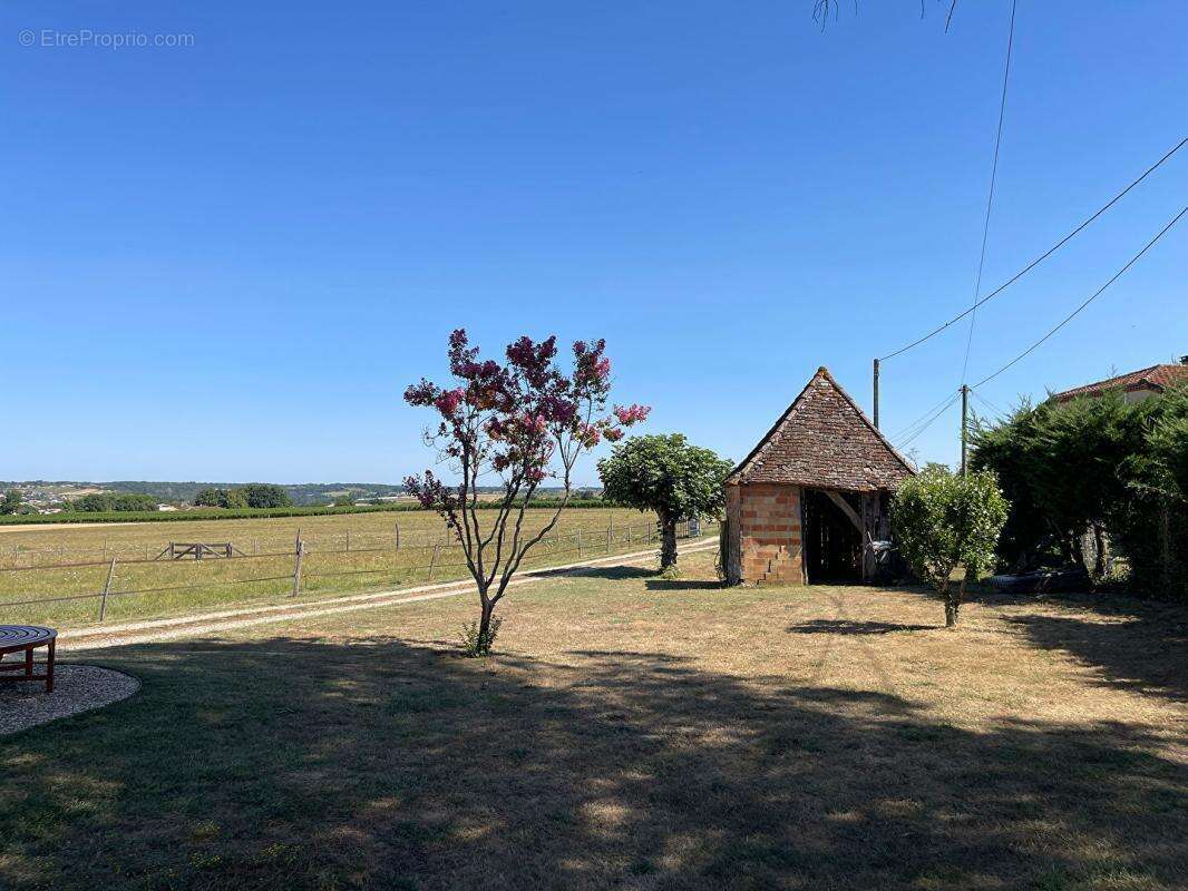 Ancienne grange rénovée avec gîte, grande piscine et vue panoramique - photo 17
