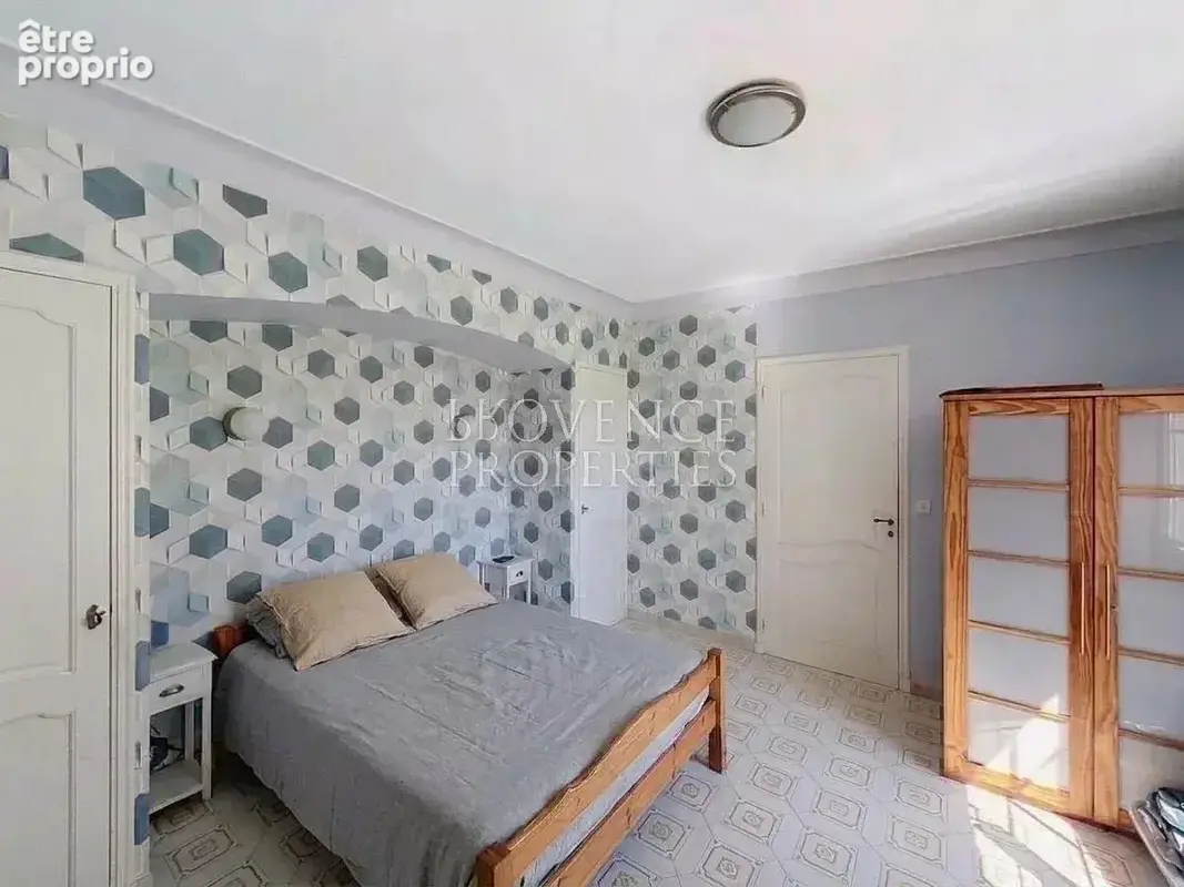 SAINT-AYGULF – Villa de 133 m² avec appartement indépendant à 300 m de la mer : Fort potentiel locatif & cadre idyllique au calm - photo 12