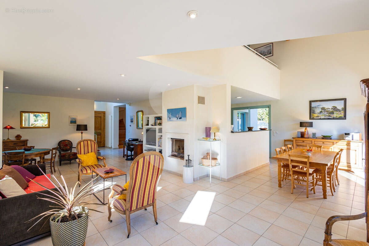 Maison à L&#039;ISLE-SUR-LA-SORGUE