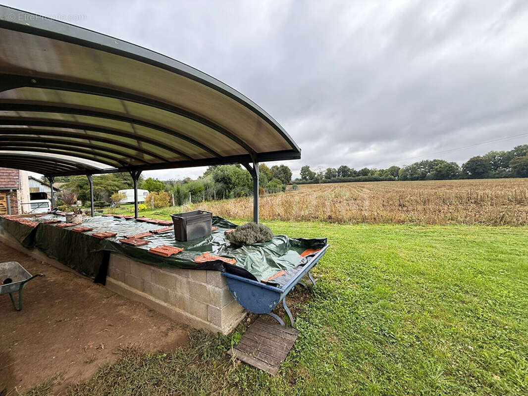 Maison à MOUTIERS-EN-PUISAYE