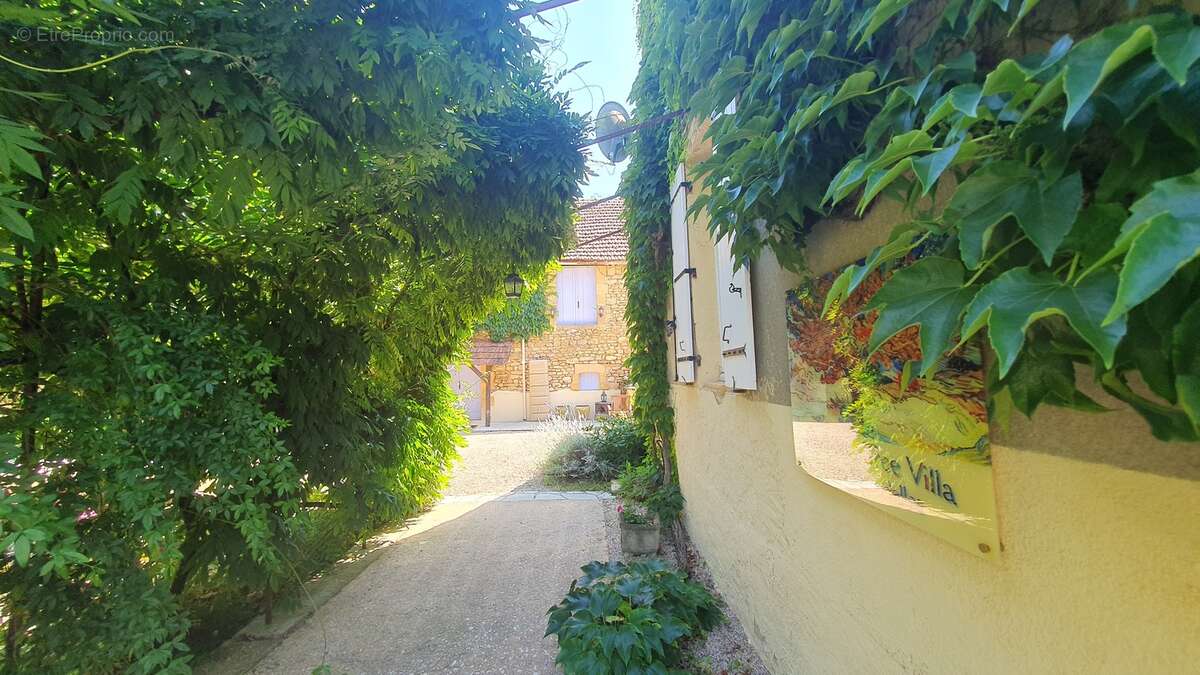 Maison 400 m² à Meyrals  - photo 20