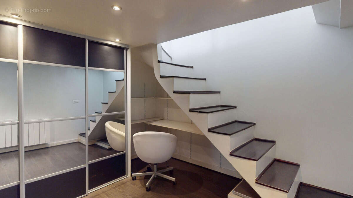 Appartement à PARIS-14E