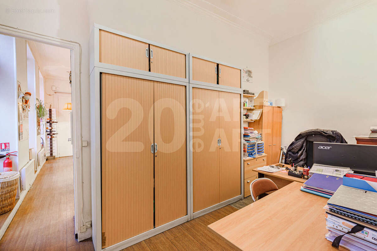 Commerce à PARIS-2E