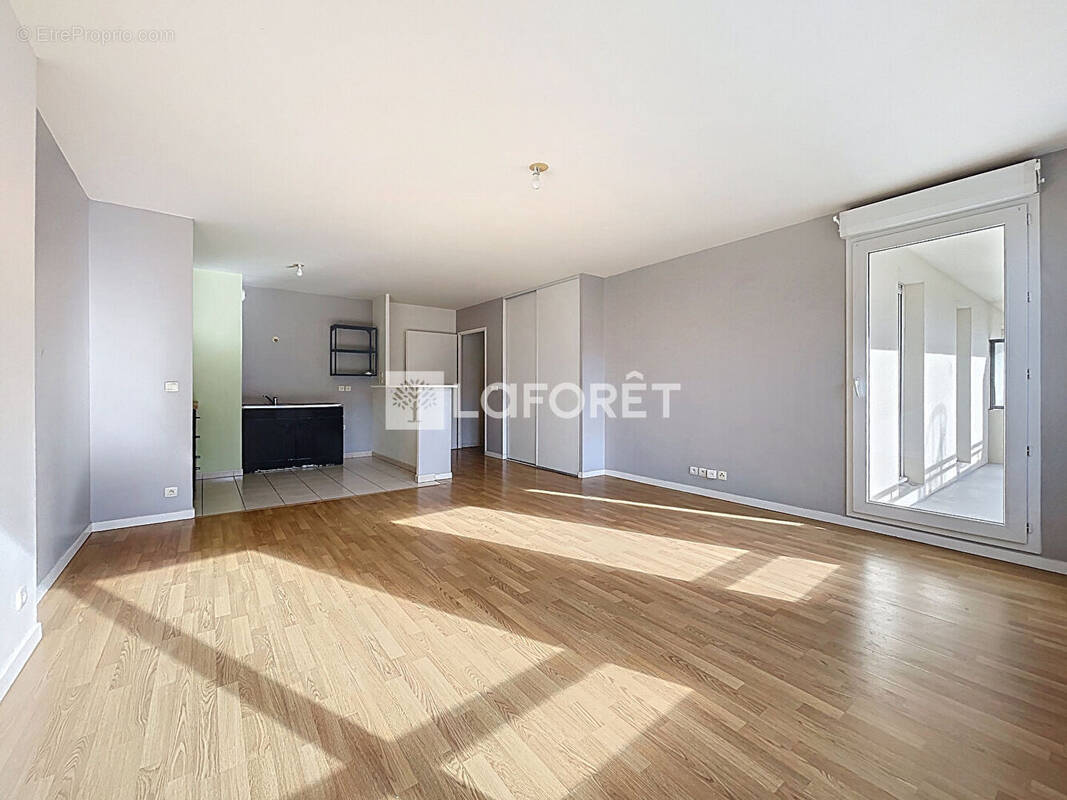 Appartement à COMBS-LA-VILLE