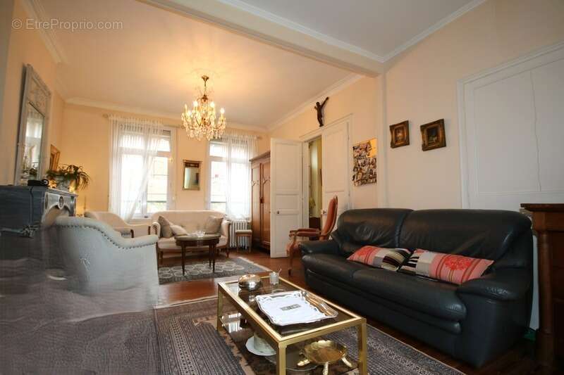  **Maison de caractère en centre-ville de Oisemont – 5 chambres – Terrain de 1 066 m²** - photo 2