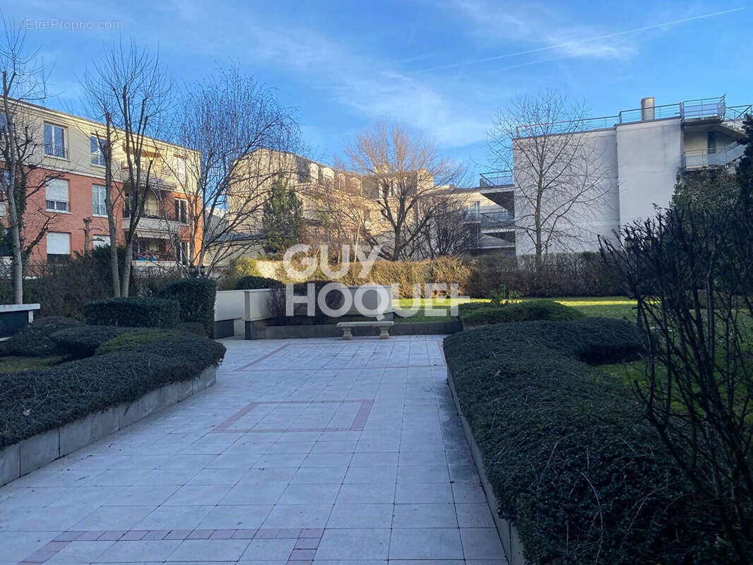Appartement à LES LILAS