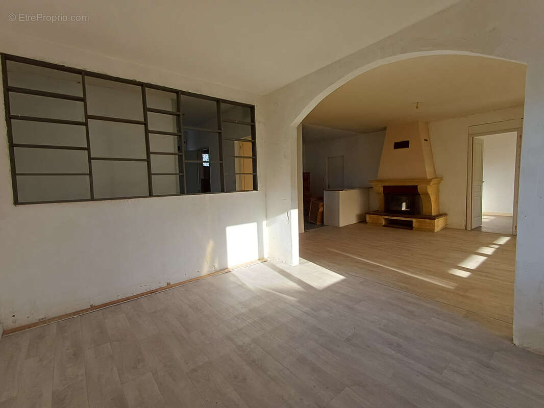 Maison à BAIGNES-SAINTE-RADEGONDE