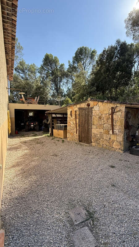 Mas provençal avec studio indépendant - photo 20